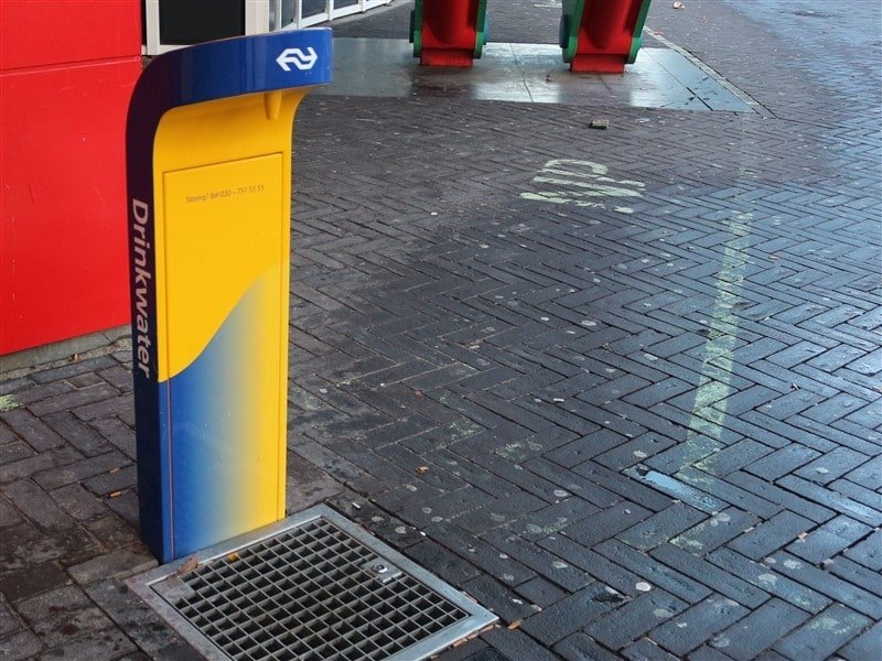 Op veel stations zijn watertappunten beschikbaar. (Foto: Treinenweb)
