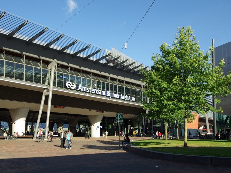 Het station van Amsterdam Bijlmer ArenA (Foto: Janericloebe)