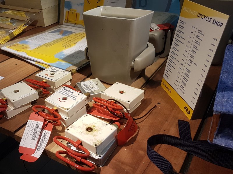 Ook oude noodremtrekkers werden aan liefhebbers verkocht (Foto: Clayweb / Treinenweb)