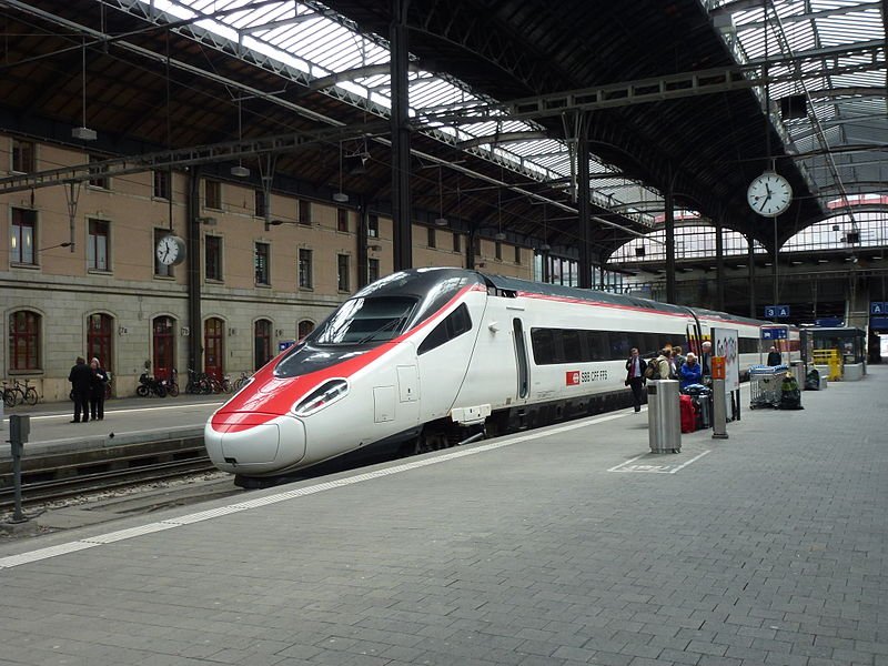 Een archieffoto van een trein op station Basel naar Itali� (Foto: Nils �berg)