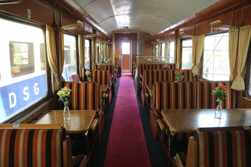 Binnen in het TEE-rijtuig