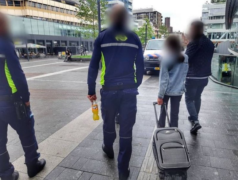 Er wordt opvang geregeld voor het in de steek gelaten Syrische meisje (11) (Foto: Politie Utrecht Centrum)
