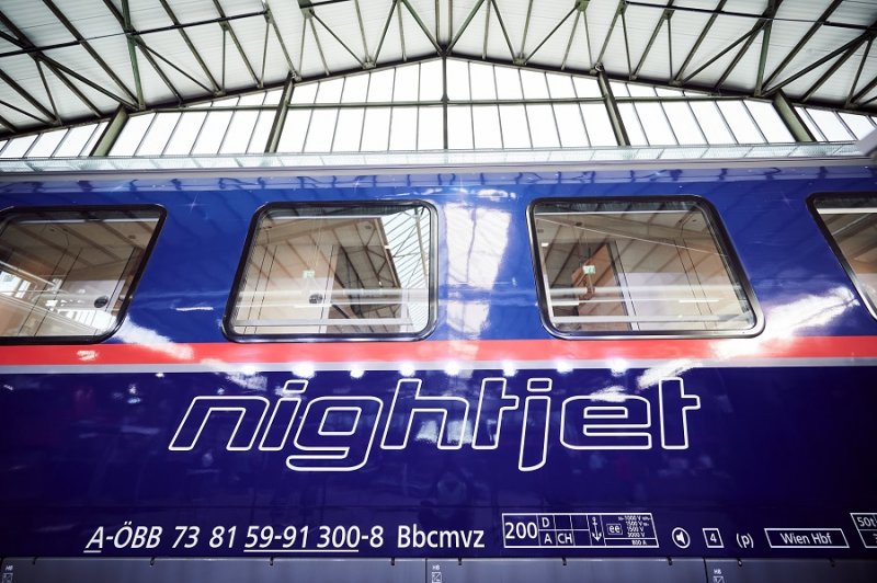 De nieuwe Nightjet-rijtuigen die aan de buitenkant weinig verschil tonen. (Foto: �BB / Marek Knopp)
