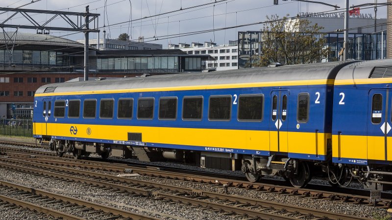Een ICR-rijtuig van NS dat mogelijk door Defensie zal worden overgenomen voor ombouw tot militaire ambulancetrein. (Foto: TGr_79)