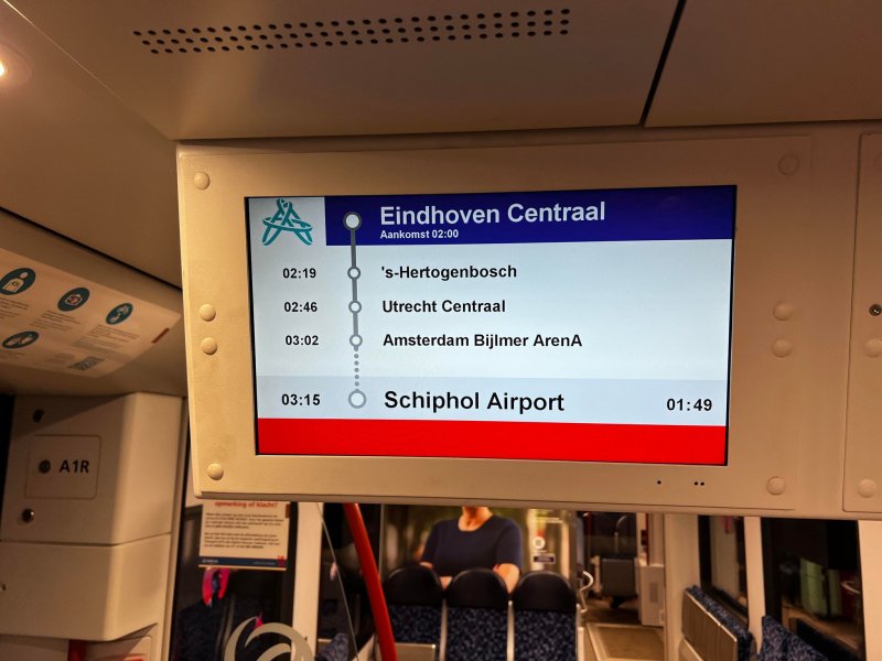 De dienstregeling van de trein. (Foto: Juli�n Otten)