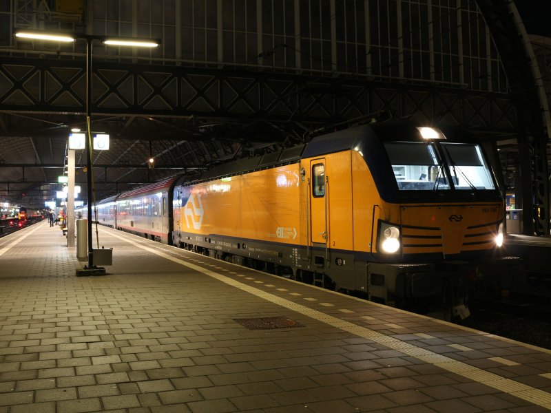 De Nightjet die klaar voor vertrek is naar Z�rich (Foto: Treinenweb.nl)