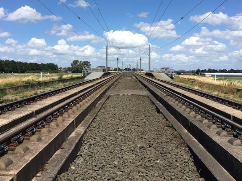 Geluidsdempers op het spoor moeten het geluid met drie decibel verminderen. (Foto: ProRail)