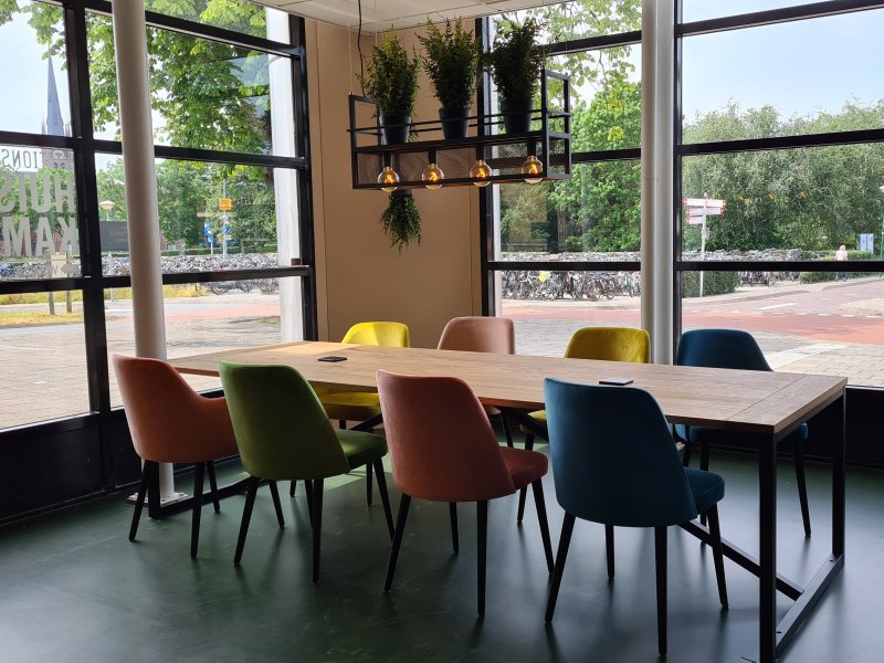 In de StationsHuiskamer kan je aangenaam wachten. (Foto: Treinenweb.nl)