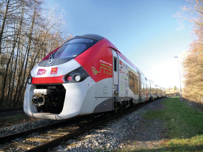 De eerste hybride regionale R�giolis-trein rijdt in Frankrijk in de commerci�le dienst. (Foto: Alstom)