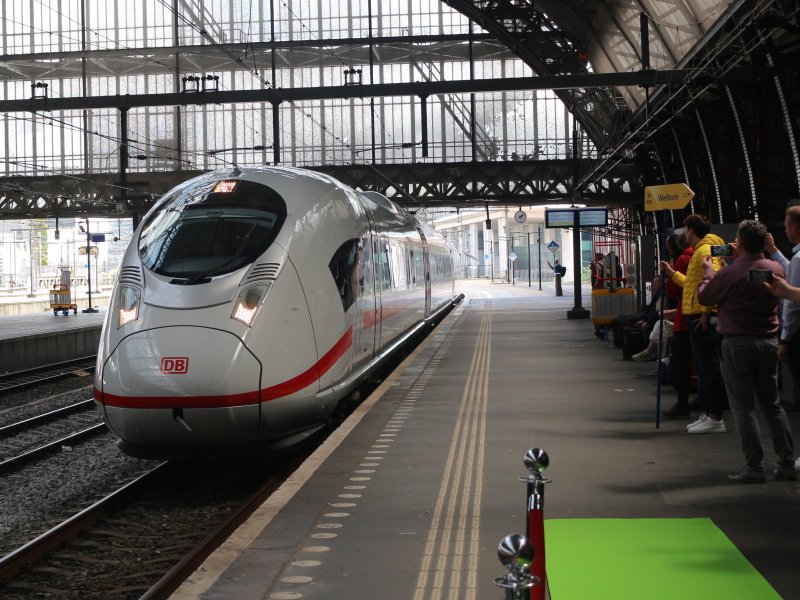 De aankomst van de eerste ICE3neo op Amsterdam Centraal in juni. (Rechten: Treinenweb)