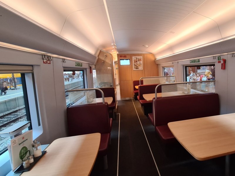 De restauratiecoupe in de nieuwe trein. (Foto: Treinenweb.nl)