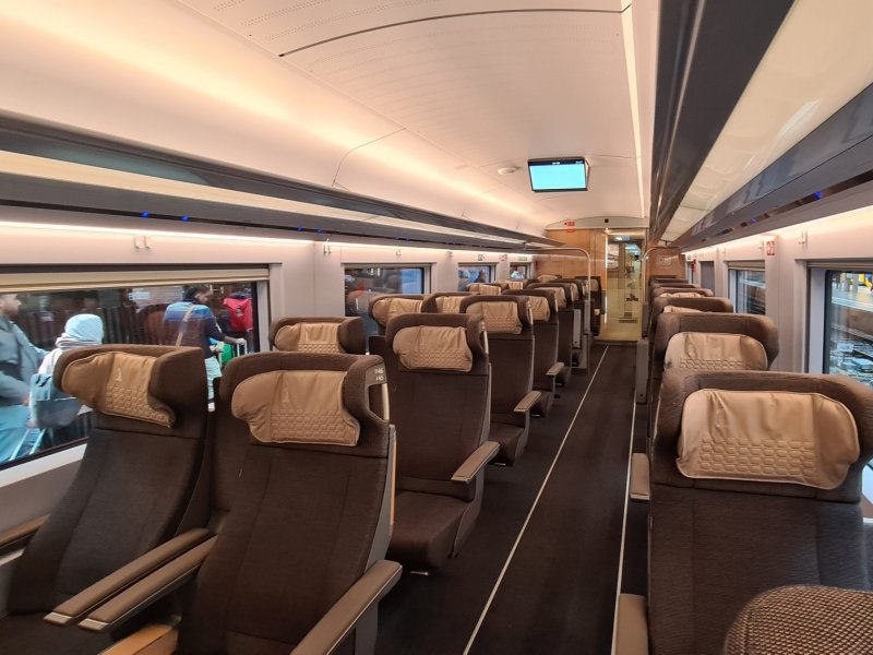 De eerste klas coup� van de ICE3neo. (Foto: Treinenweb.nl)