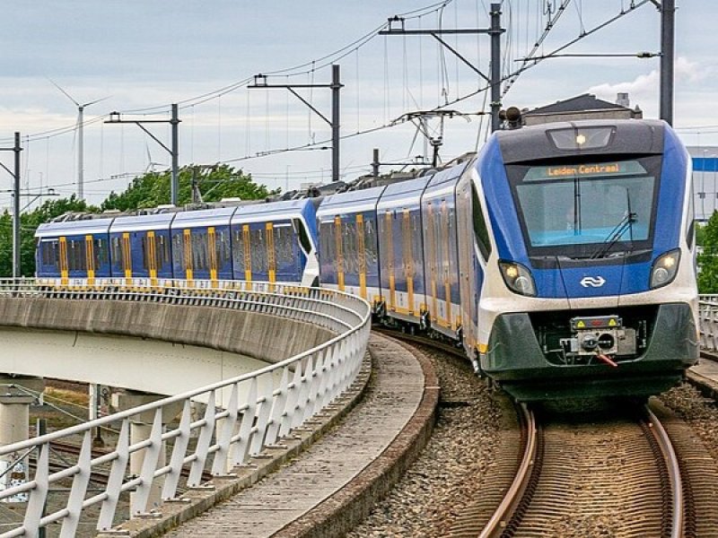 NS rijdt meer Sprinters in daluren op traject Hoofddorp-Amsterdam Centraal-Almere (Foto: Rob Dammers)