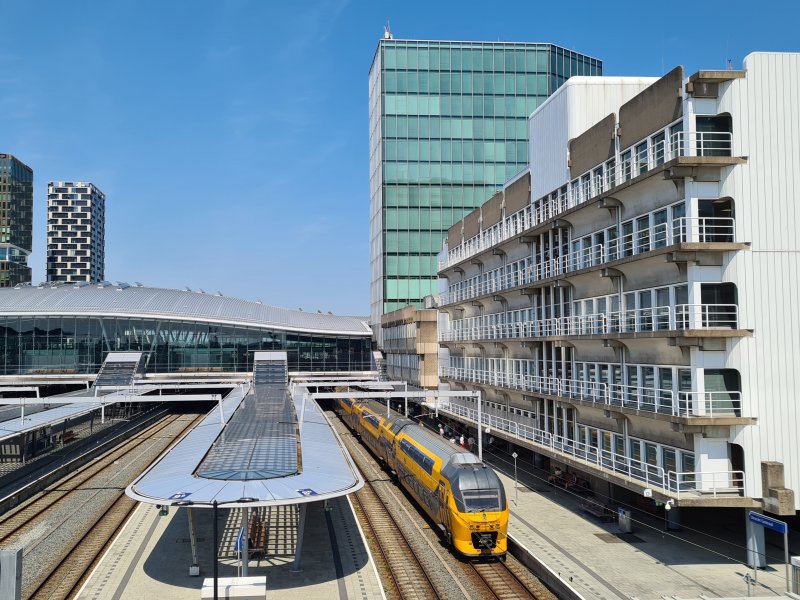De sporen van Utrecht Centraal waarbij het perron aan spoor 5 verbreed zal worden. (Foto: Treinenweb)