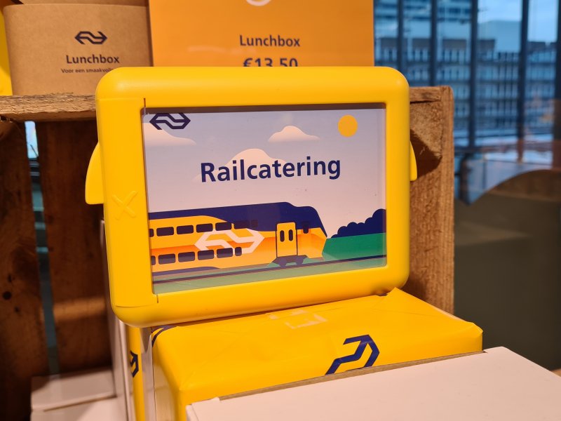 Als ode aan de vroegere railcatering, worden er ook speciale broodtrommeltjes verkocht. (Foto: Treinenweb.nl)