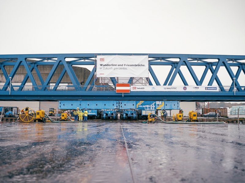 Het draaigedeelte van de Friesenbr�cke in de haven van Papenburg. (Foto: Deutsche Bahn)