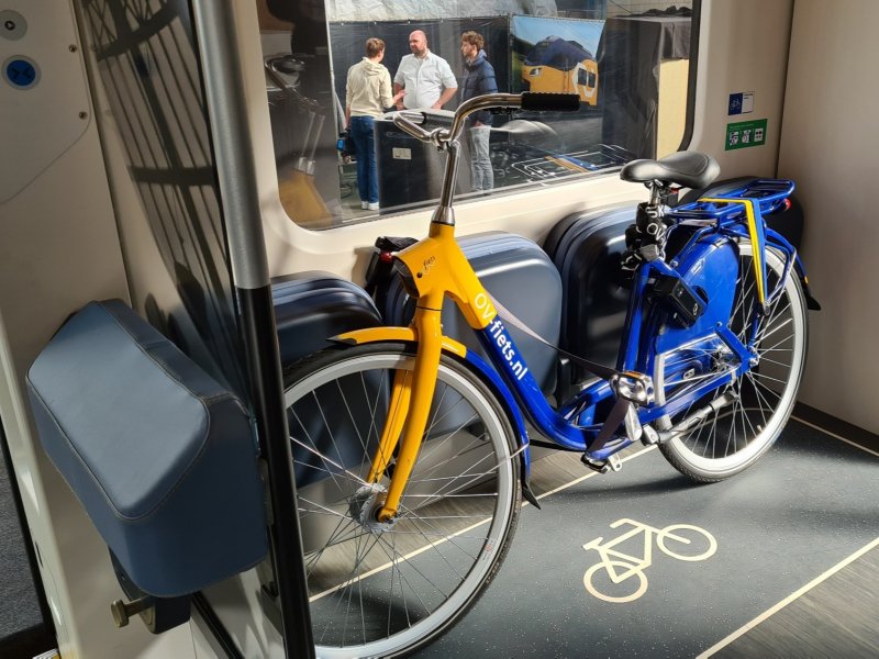 Ook voor fietsen is er voldoende ruimte aanwezig in de enkeldeks rijtuigen. (Rechten: Treinenweb)