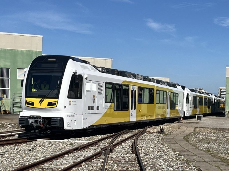 De nieuwe smalspoortrein die in Itali� rond zal rijden. (Foto: Stadler)