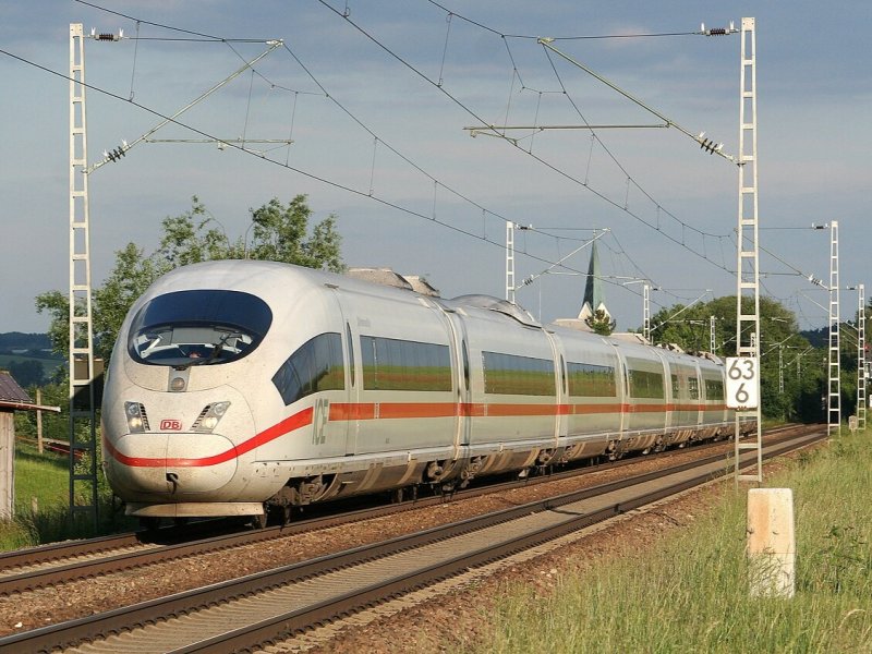 Een ICE3m bij Fahlenbach op het traject Ingolstadt - M�nchen. (Foto: Sebastian Terfloth)