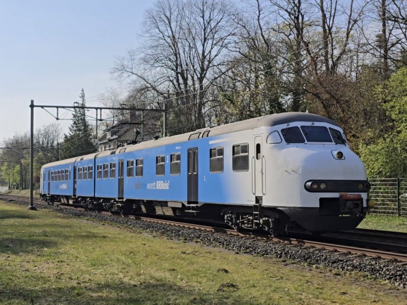Doorkomst van de proefrit van treinstel 904 bij voormalig station Soestduinen. (Foto: Franklin Schalk)