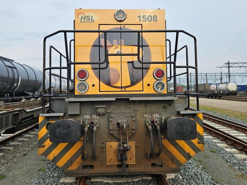 Op de voorkant pronkt het beeld van giraffe HaSeL. (Foto: HSL Netherlands)