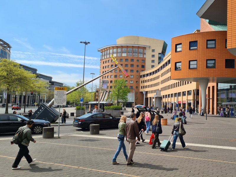 Het stationsplein van Amersfoort gaat komende maanden op de schop. (Foto: Treinenweb)