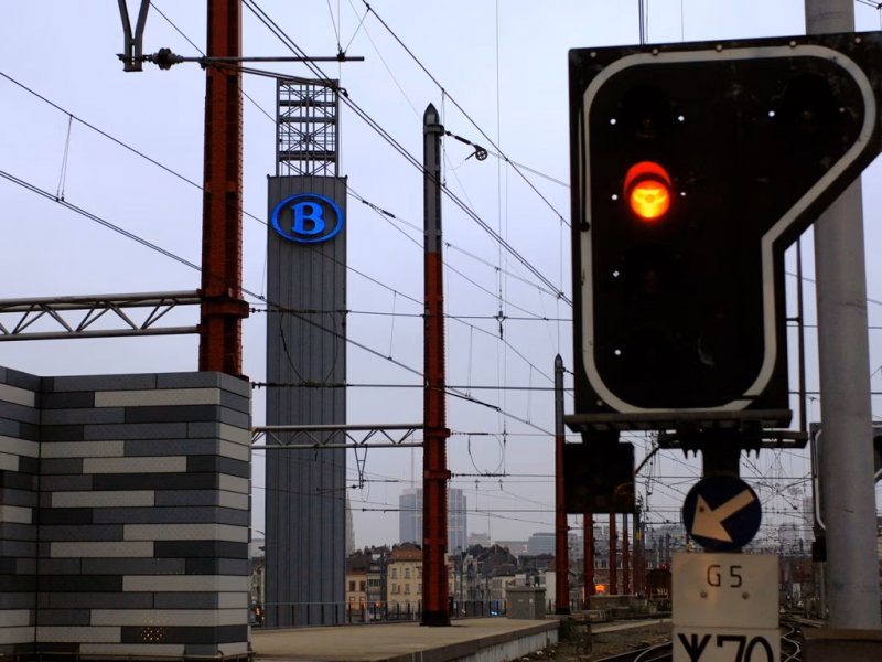 De plannen voor de levering van nieuwe treinen bij CAF hebben voorlopig geen groen licht. (Foto: NMBS)