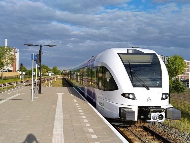 De eerste RRReis-trein op station Doetinchem. (Foto: Gydo Evers)