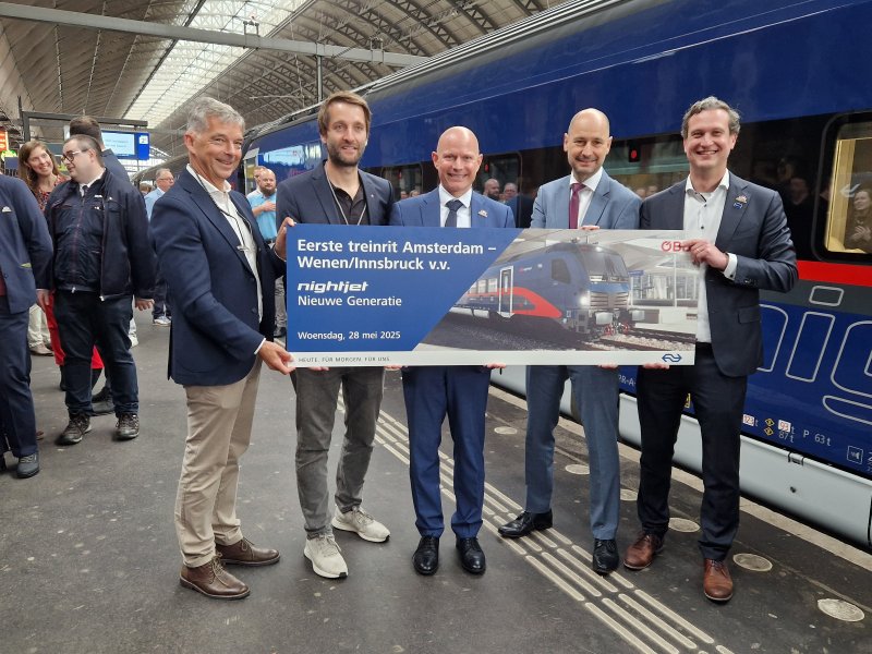 De inhuldiging van de nieuwe generatie NightJet op Amsterdam Centraal. (Rechten: Treinenweb/Clayweb)