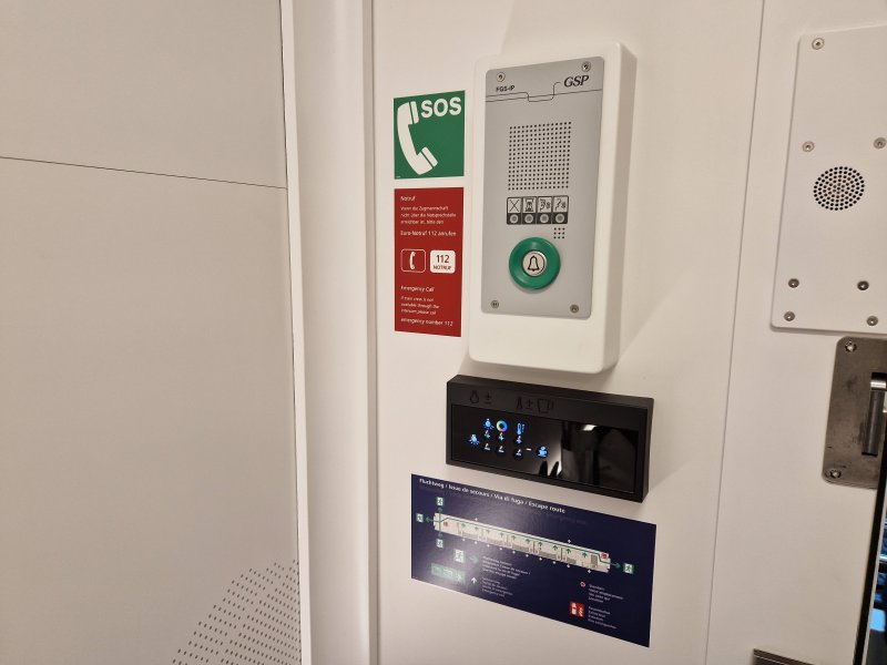 In alle compartimenten kan je de temperatuur en het licht instellen. Ook is er een intercom aanwezig voor hulp en noodgevallen. (Rechten: Treinenweb/Clayweb)