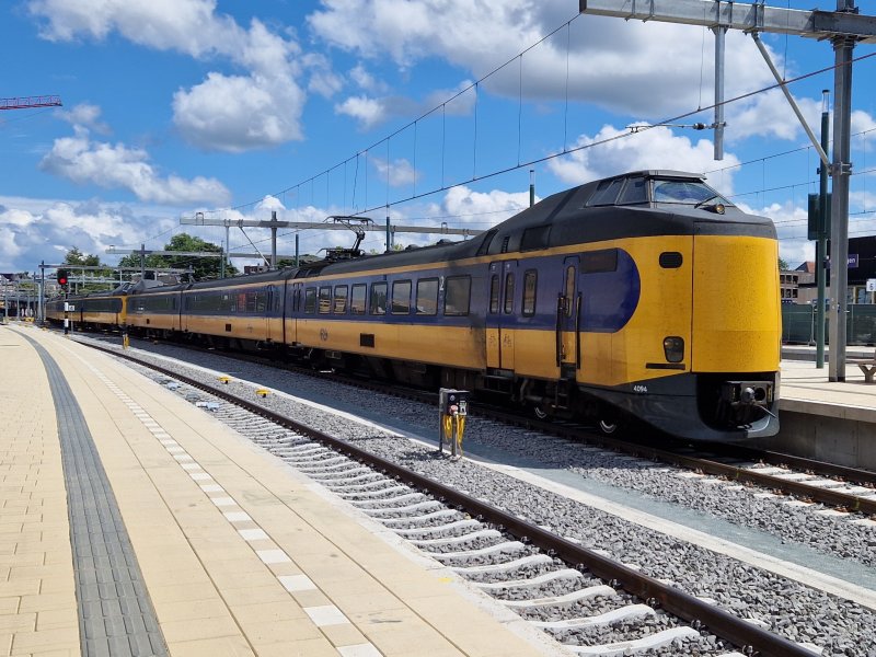 NS heeft de beschikking over vier sporen die voorzien zijn van bovenleiding. (Foto: Clayweb / Treinenweb)