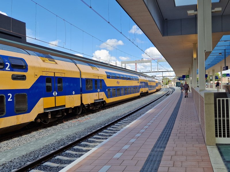 NS heeft de beschikking over vier sporen die voorzien zijn van bovenleiding. (Foto: Clayweb / Treinenweb)