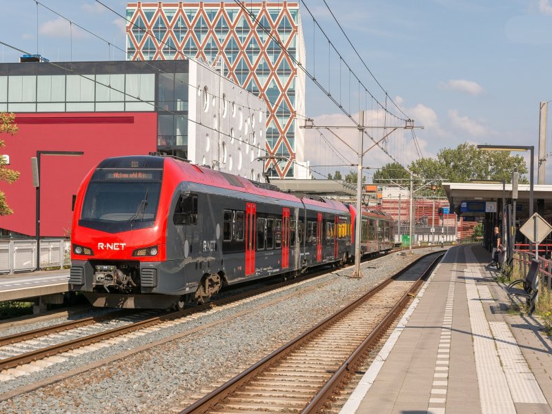 Van zaterdag 29 november tot en met dinsdag 2 december 2025 rijden er bussen in plaats van treinen tussen Alphen aan den Rijn en Gouda. (Foto: Rob Dammers / CC BY 2.0)