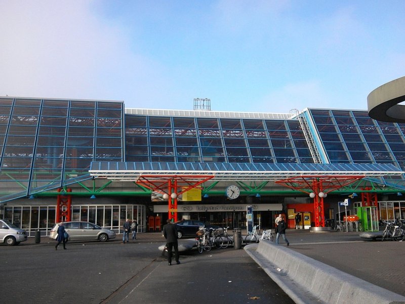 Het station Lelystad Centrum wordt mogelijk een rijksmonument. (Foto: Mezelf14)