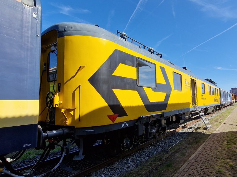 Bij de Stichting Historisch Dieselmaterieel was een meetrijtuig te bewonderen. (Foto: Clayweb / Treinenweb)