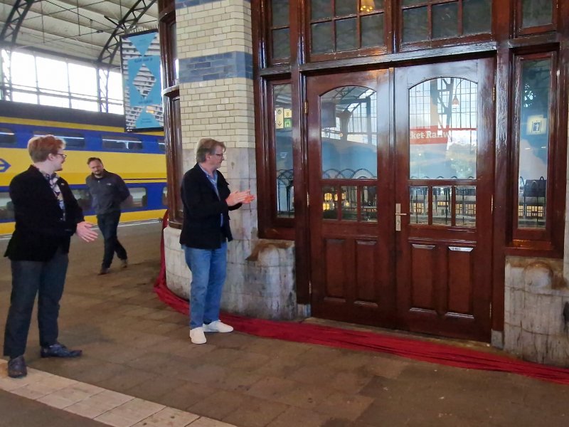 De opening van de diorama door Erik de Zwart. (Foto: Clayweb / Treinenweb)