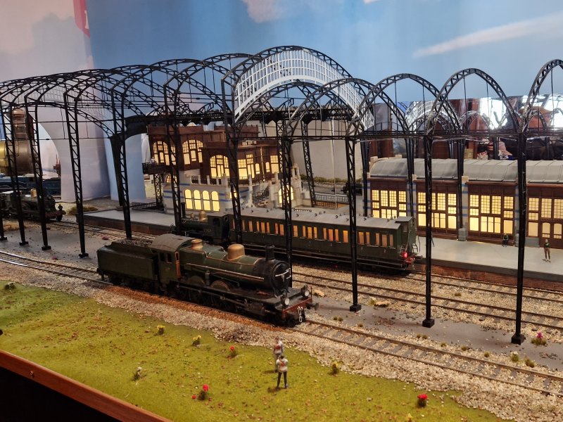 Het diorama laat station Haarlem zien in de jaren 20 en 30. (Foto: Clayweb / Treinenweb)