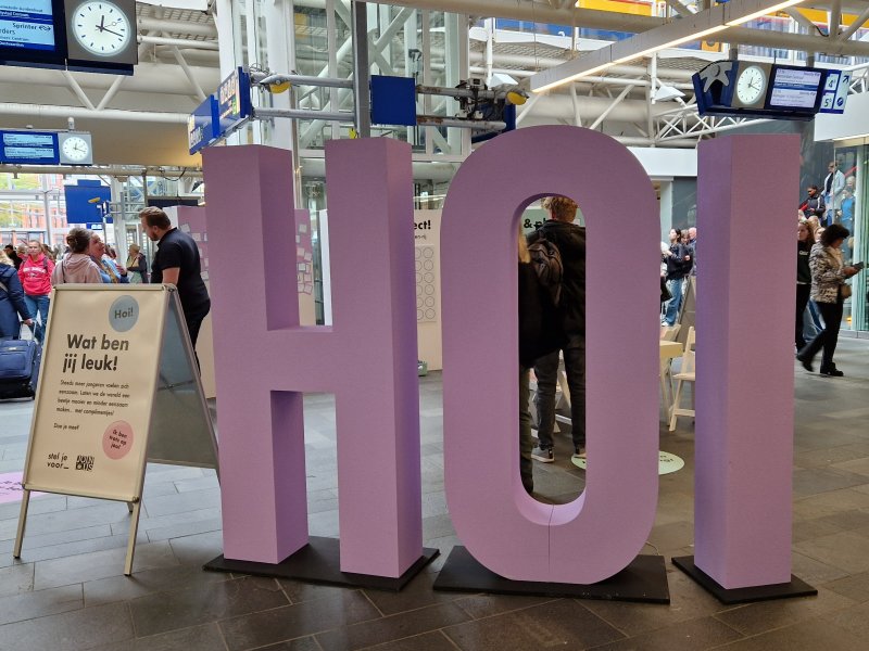 De campagne werd vrijdag afgtrapt op station Leiden Centraal. (Foto: Clayweb / Treinenweb)