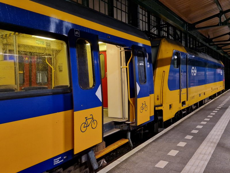 NS heeft dit jaar afscheid genomen van de ICR-rijtuigen die door een Traxx locomotief worden voortgetrokken. (Rechten: Treinenweb/Clayweb)