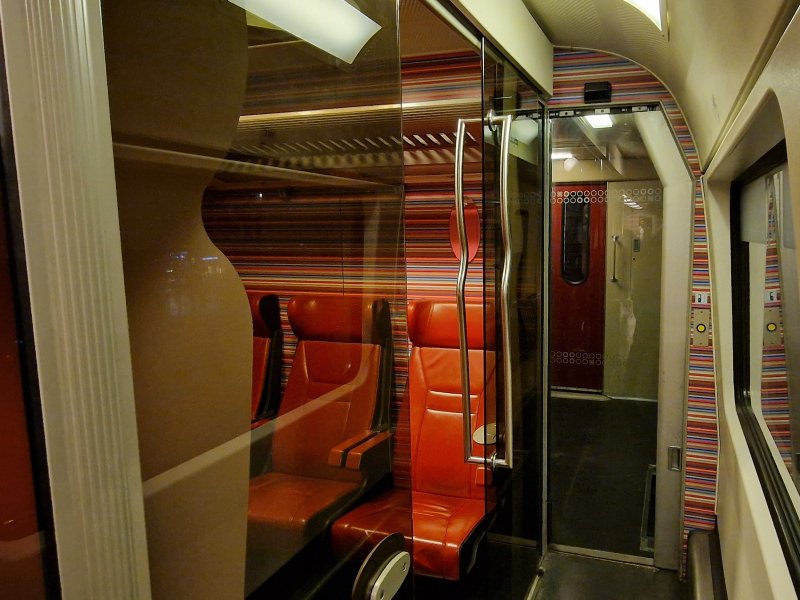 De eerste klasse stiltecoupe's waar je met zes personen in kan zitten. (Foto: Clayweb / Treinenweb)