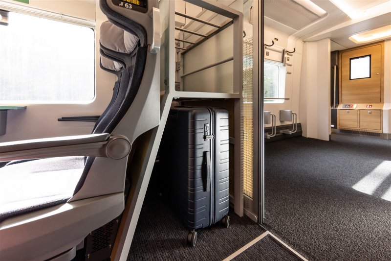 In de trein zijn voldoende rekken voor koffers en andere bagage. (Rechten: Deutsche Bahn AG / Pablo Castagnola)