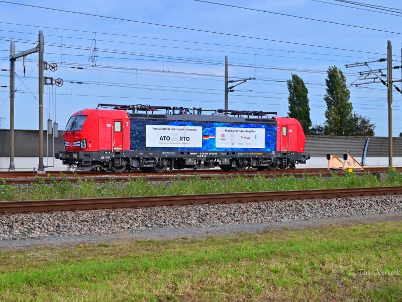 De Siemens Vectron locomotief van DB Cargo die voor de proeven gebruikt wordt. (Foto: Theo Verkerk)
