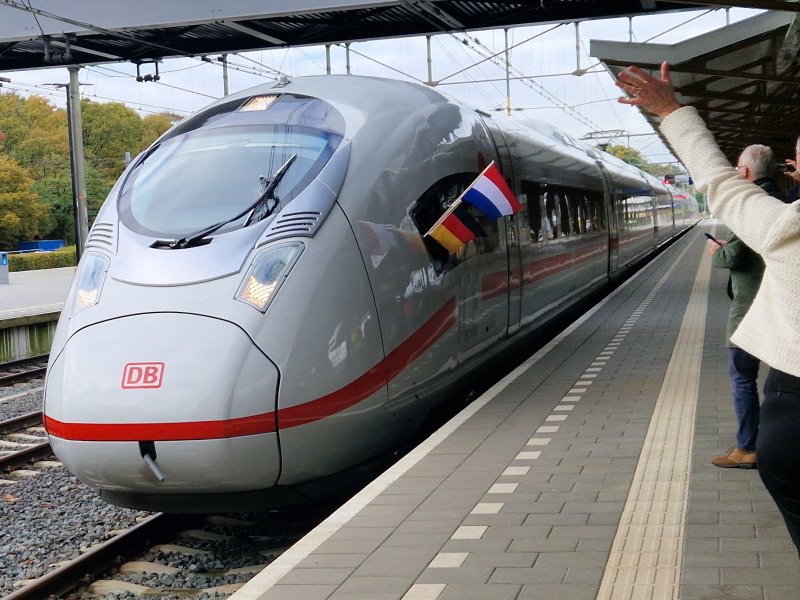 De aankomst van ICE 8020 op station Amersfoort Centraal. (Foto: Clayweb / Treinenweb)