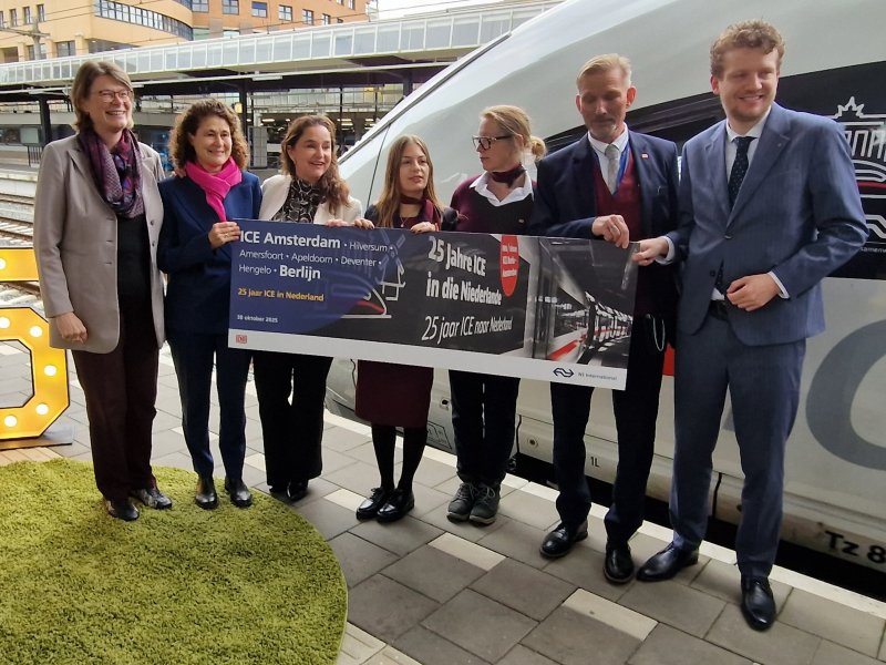 De ritten met de ICE3neo gaan gepaard met het 25-jarig jubileum van de ICE. (Foto: Clayweb / Treinenweb)