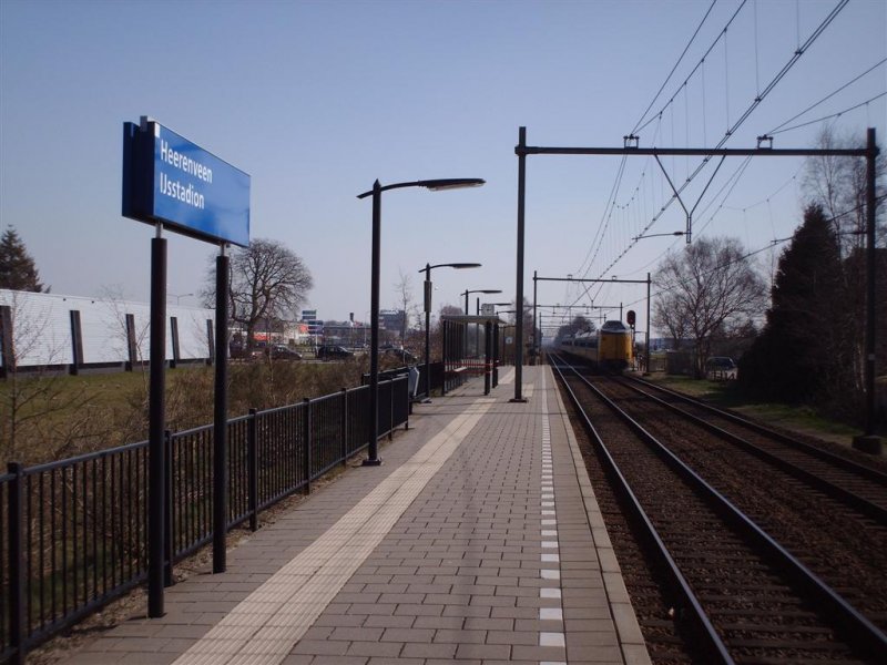 Het station Heerenveen IJsstadion wordt in 2026 als proef heropend bij schaatsevenementen. (Foto: TUFOWKTM (Creative Commons))