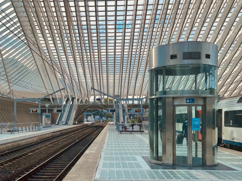 Ook speciale ruimtes van station Luik-Guillemins worden de komende nachten opengesteld. (Foto: Japplemedia)