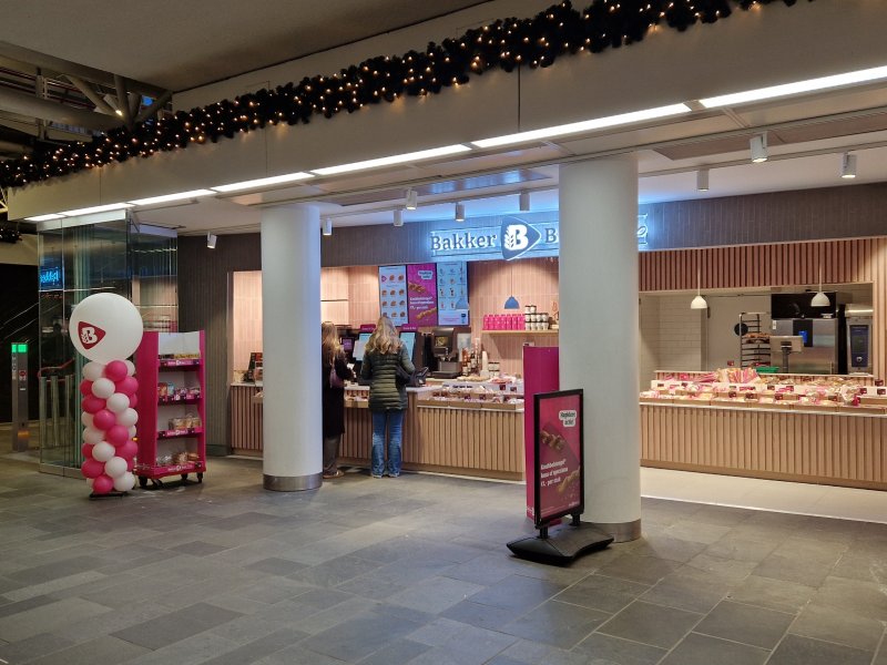De nieuwe vestiging van Bakker Bart op station Leiden Centraal. (Foto: Treinenweb/Clayweb)