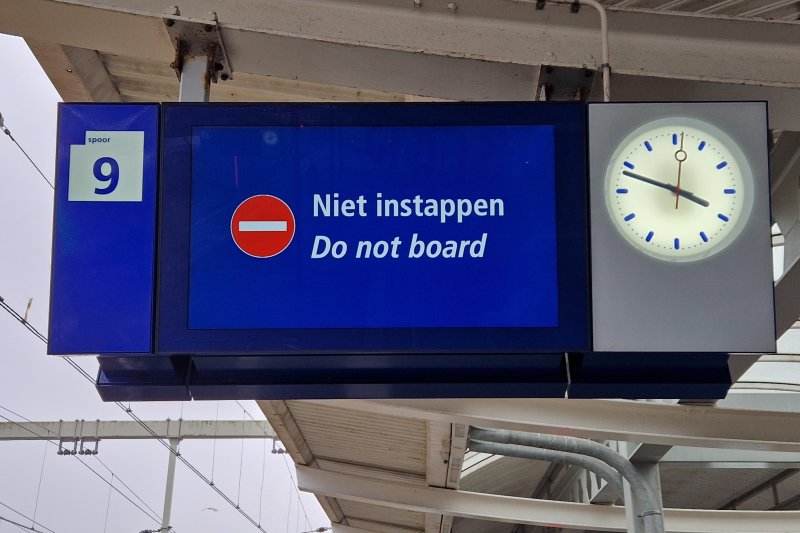 Vanwege spanningsproblemen werd onder meer het treinverkeer in de omgeving van Den Haag getroffen. (Foto: Treinenweb/Clayweb)