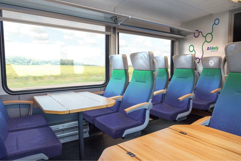 De eerste klas van de omgebouwde GTW. (Rechten: Stadler / Arriva Nederland)