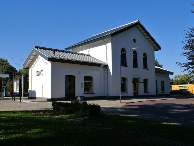 Het historische station van Vught wat tegenwoordig dienst doet als kantoor. (Foto: Kasteelbeer (Creative Commons))
